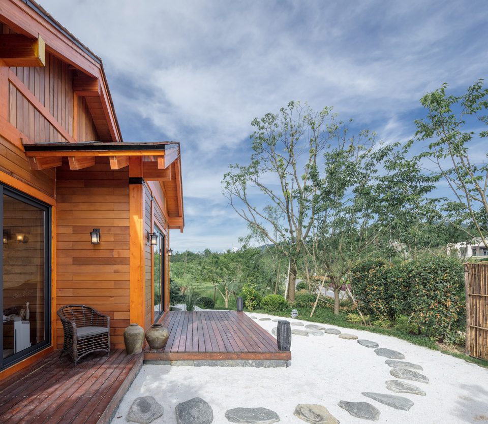 American style5 wood structure resort villa