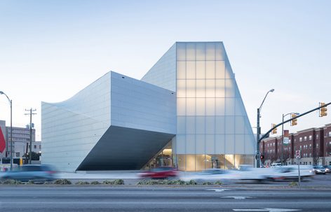 弗吉尼亚州立联邦大学当代艺术学院开幕 / Steven Holl Architects