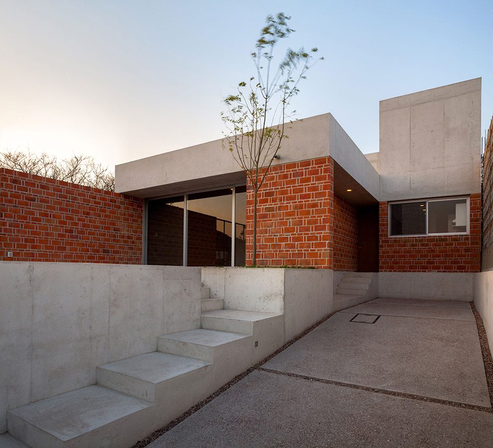 EM House by Ambrosi Etchegaray