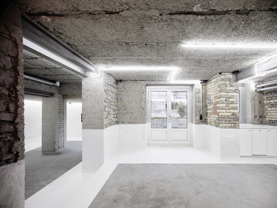 Renovation of a Showroom by idA