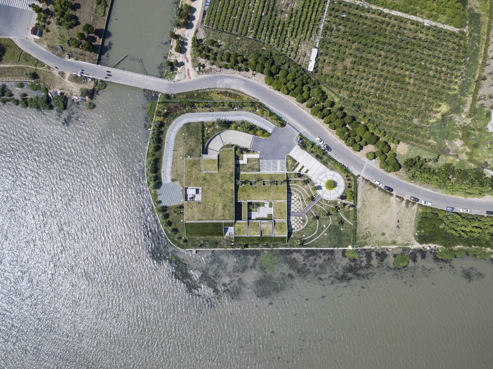 Suzhou Dongtaihu Lake Warehouse by Tus Design Group Co.Ltd