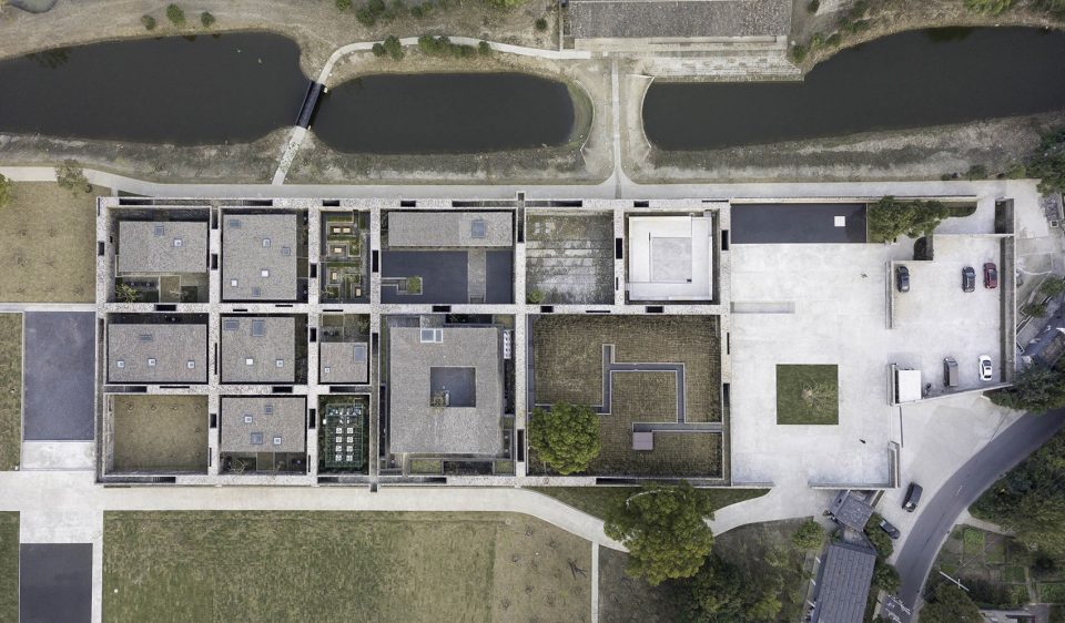 The Walled Tsingpu Yangzhou Retreat by NeriHu