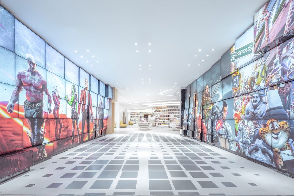 White Comedy of Xi’an Zhongshu Bookstore China by Wutopia Lab