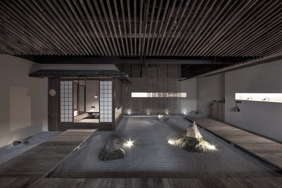 Yuanzhong Zhanhe by East to West Design Yuanzhong Zhanhe