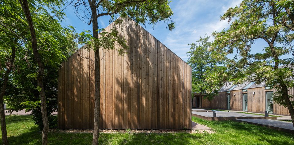 wooden house by András Varsányi Péter Pozsár Norbert Vas
