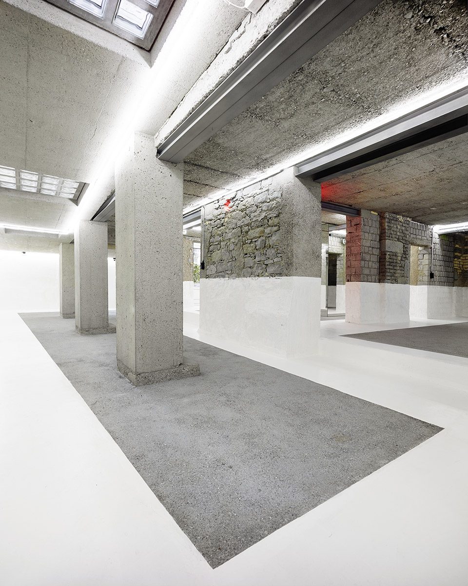 Renovation of a Showroom by idA