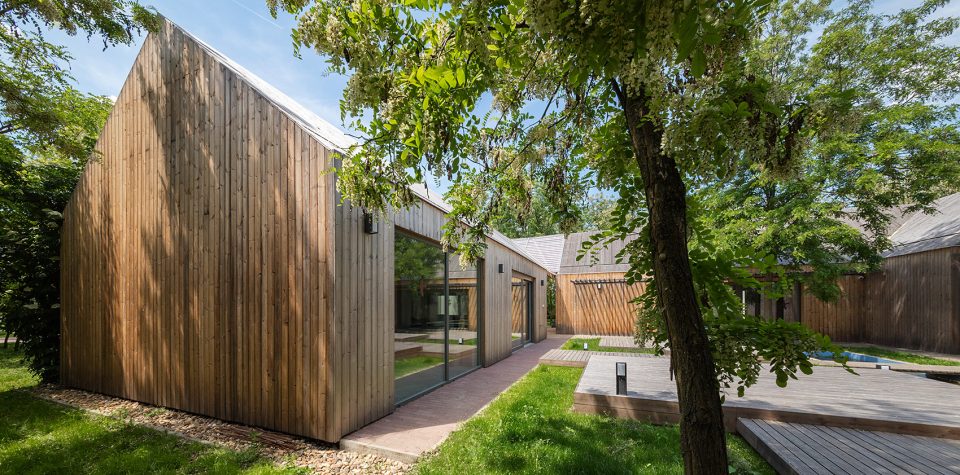 wooden house by András Varsányi Péter Pozsár Norbert Vas