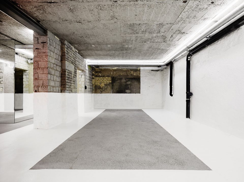 Renovation of a Showroom by idA