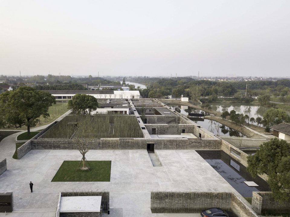 The Walled Tsingpu Yangzhou Retreat by NeriHu