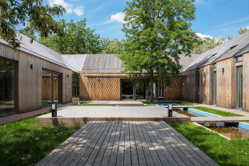 wooden house by András Varsányi Péter Pozsár Norbert Vas