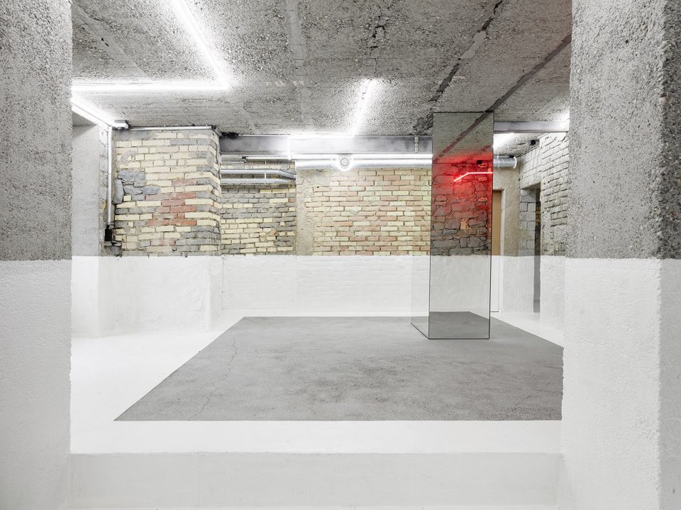 Renovation of a Showroom by idA