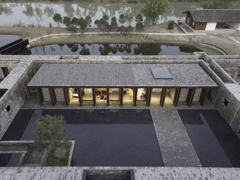 The Walled Tsingpu Yangzhou Retreat by NeriHu