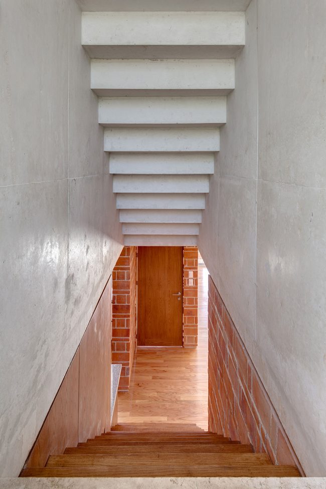 EM House by Ambrosi Etchegaray