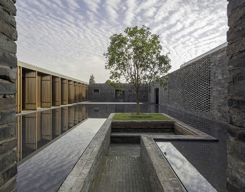 The Walled Tsingpu Yangzhou Retreat by NeriHu