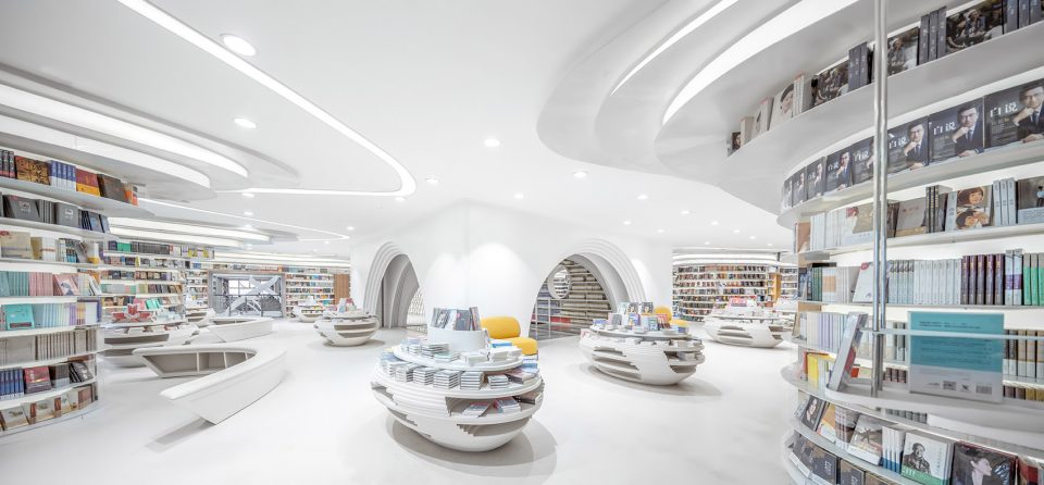White Comedy of Xi’an Zhongshu Bookstore China by Wutopia Lab