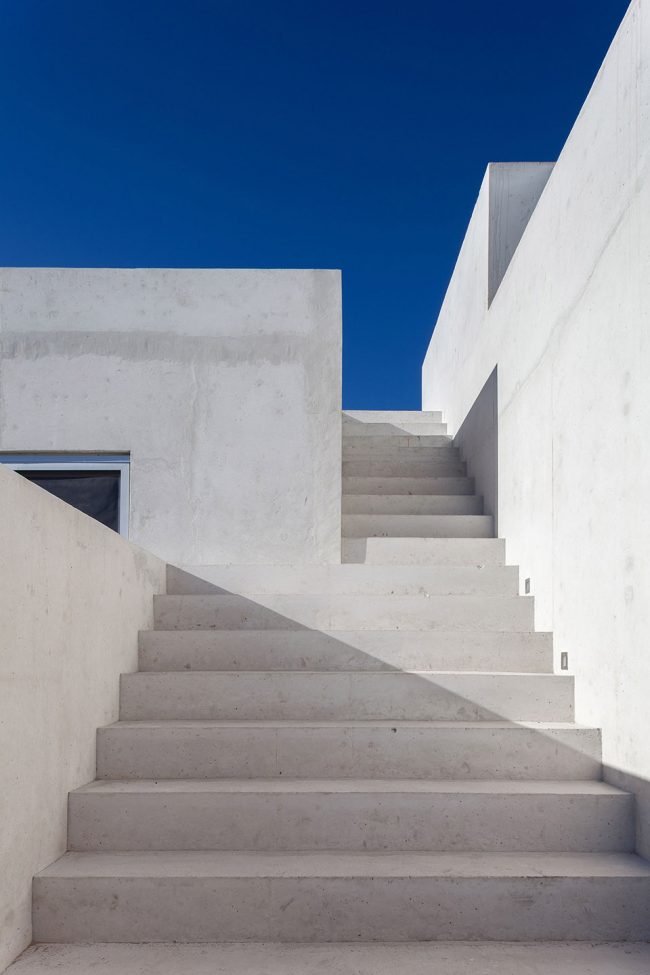 EM House by Ambrosi Etchegaray