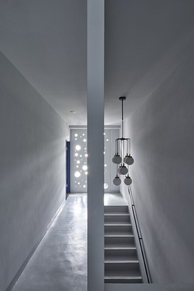 Onyx Lit House by Emerge Architects