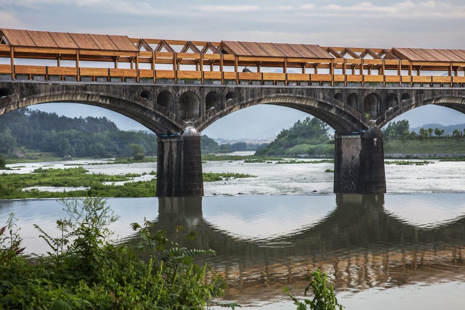 Shimen Bridge in Zhejiang China by DnA Design and Architecture