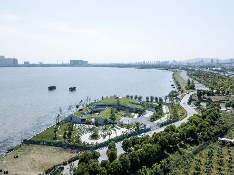 Suzhou Dongtaihu Lake Warehouse by Tus Design Group Co.Ltd