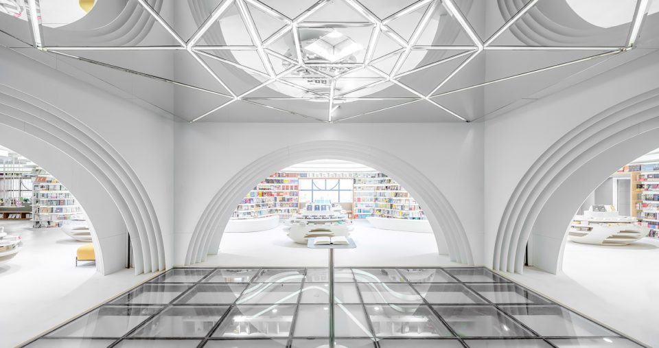 White Comedy of Xi’an Zhongshu Bookstore China by Wutopia Lab