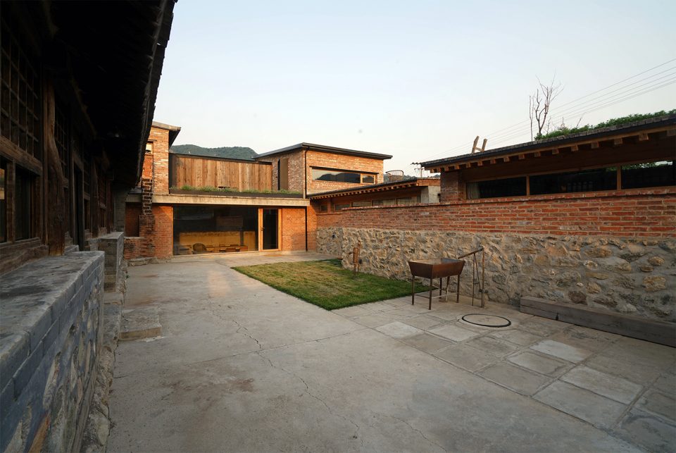 Courtyard House in the North Cashijiang by xian Architects