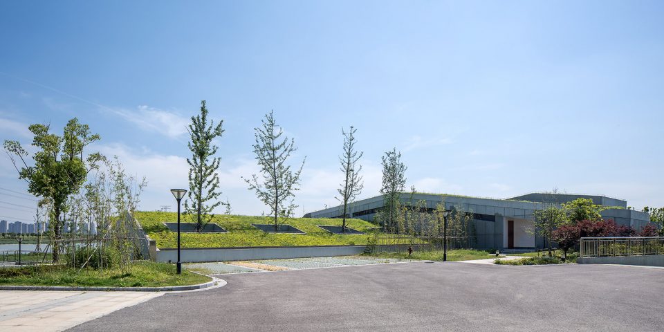 Suzhou Dongtaihu Lake Warehouse by Tus Design Group Co.Ltd