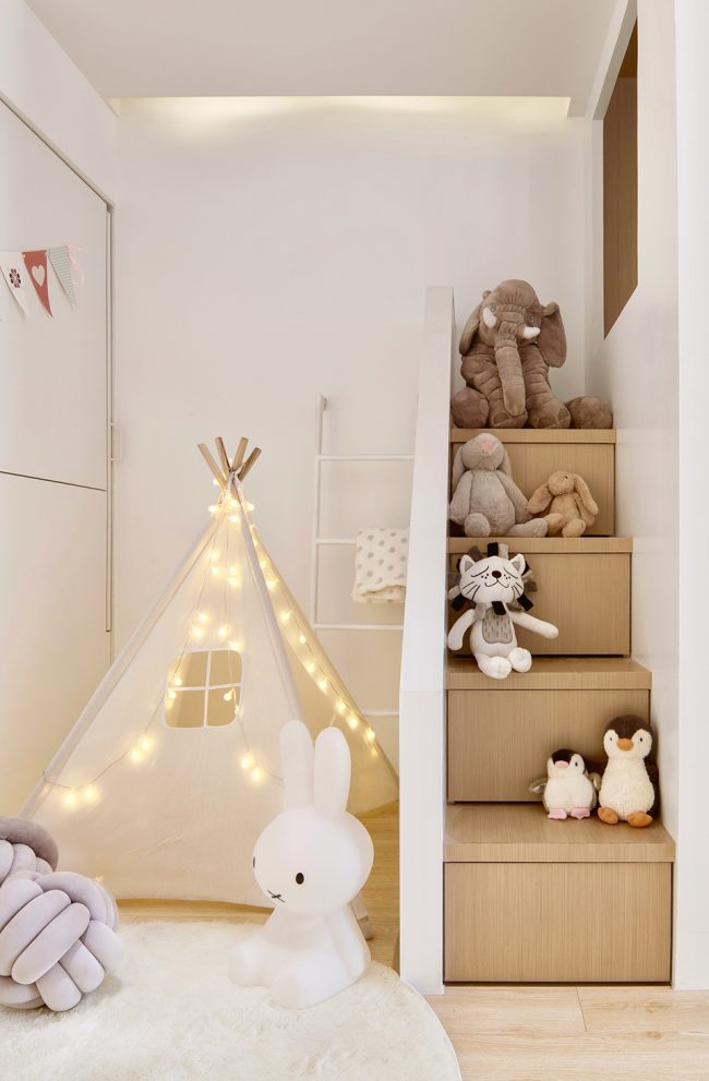 Family with three children China by LZArchitects