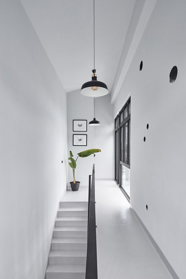 Onyx Lit House by Emerge Architects