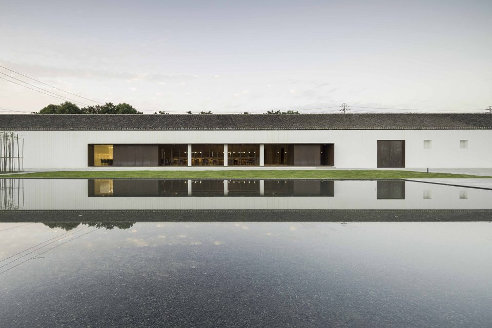 The Walled Tsingpu Yangzhou Retreat by NeriHu