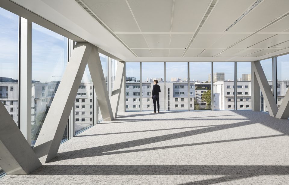 archimede offices and gymnasium in bercy by brenac gonzalez associes
