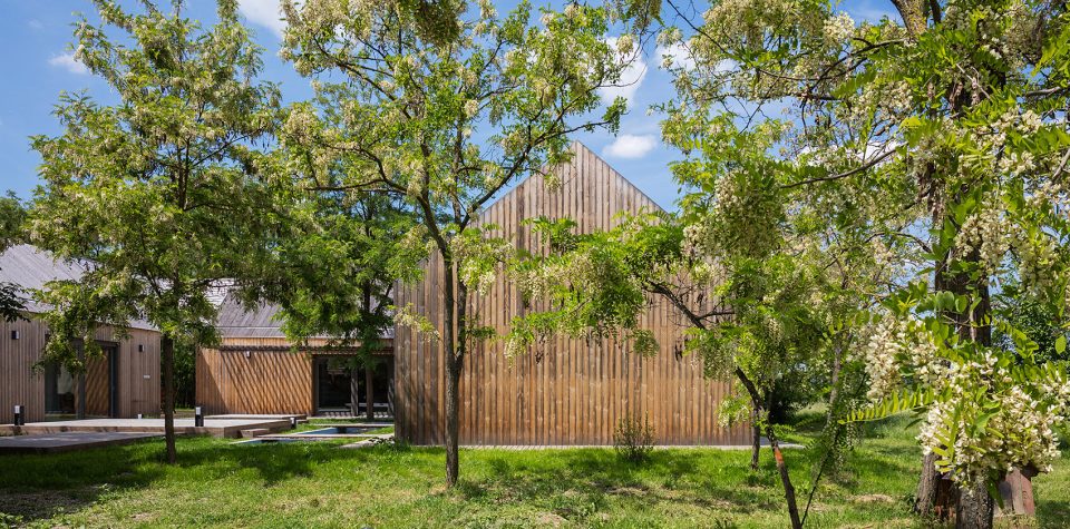 wooden house by András Varsányi Péter Pozsár Norbert Vas
