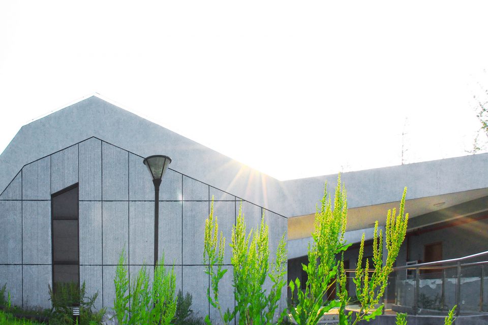 Suzhou Dongtaihu Lake Warehouse by Tus Design Group Co.Ltd