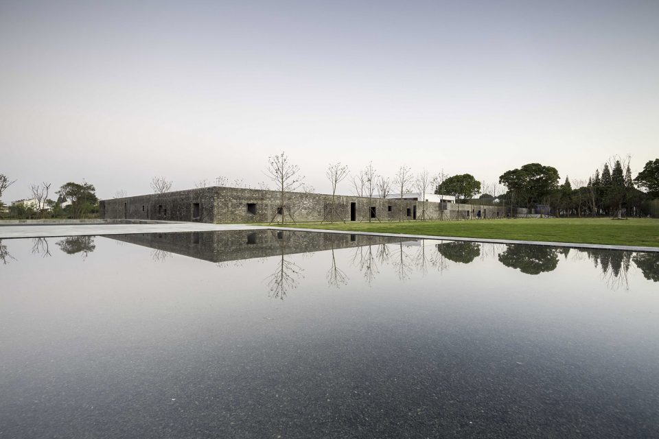 The Walled Tsingpu Yangzhou Retreat by NeriHu