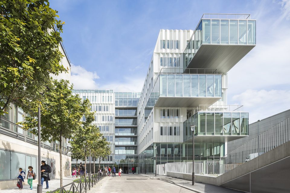 archimede offices and gymnasium in bercy by brenac gonzalez associes