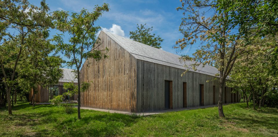 wooden house by András Varsányi Péter Pozsár Norbert Vas