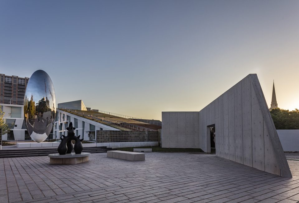 Glassell School of Art by Steven Holl Architects