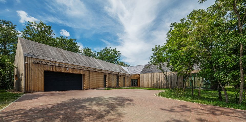 wooden house by András Varsányi Péter Pozsár Norbert Vas