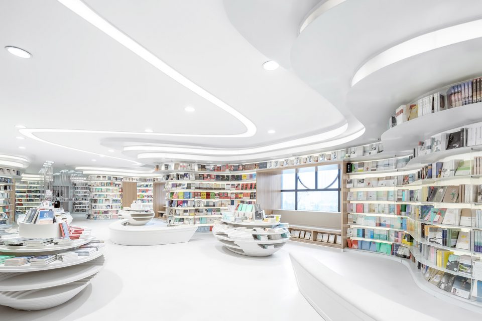 White Comedy of Xi’an Zhongshu Bookstore China by Wutopia Lab