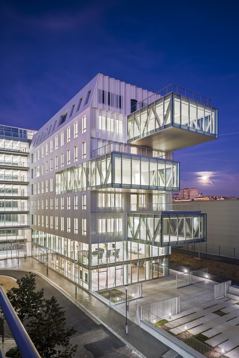 archimede offices and gymnasium in bercy by brenac gonzalez associes