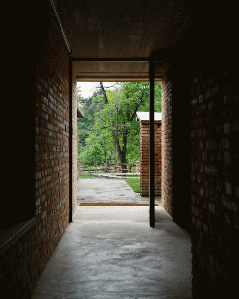 Courtyard House in the North Cashijiang by xian Architects