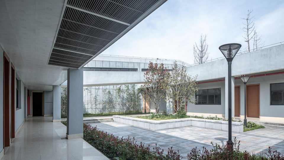 Suzhou Dongtaihu Lake Warehouse by Tus Design Group Co.Ltd