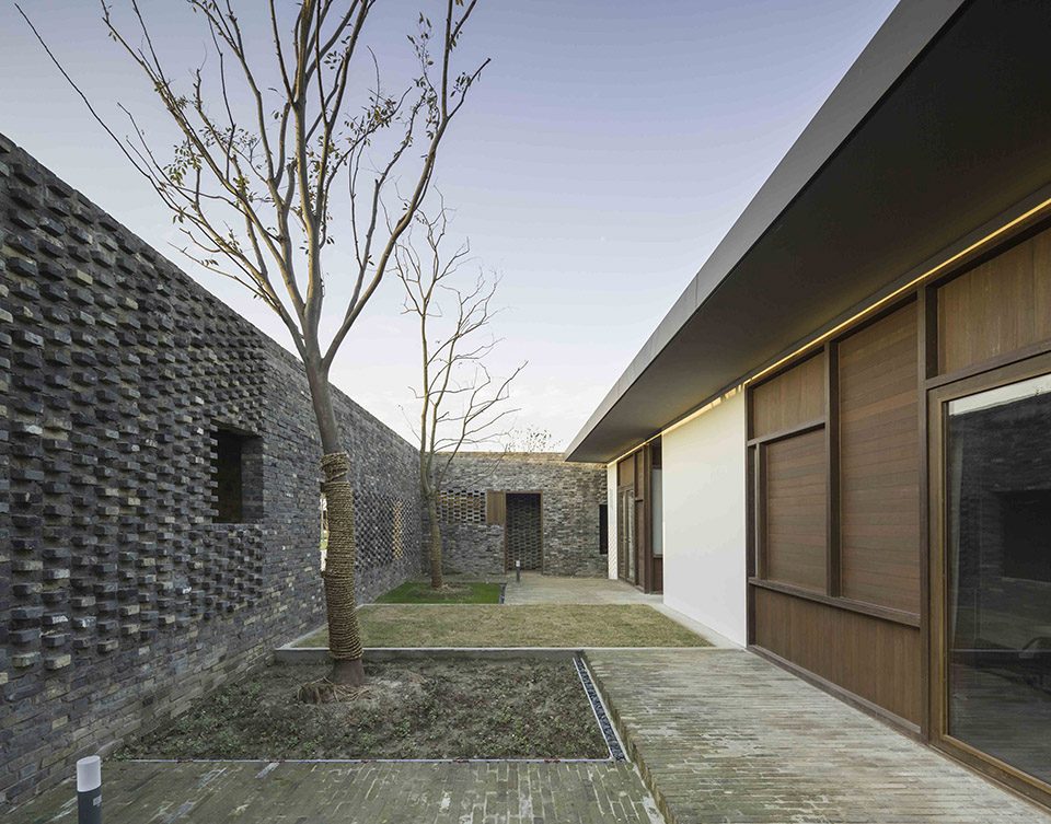The Walled Tsingpu Yangzhou Retreat by NeriHu