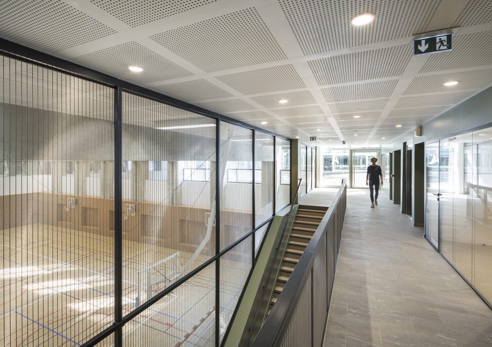 archimede offices and gymnasium in bercy by brenac gonzalez associes