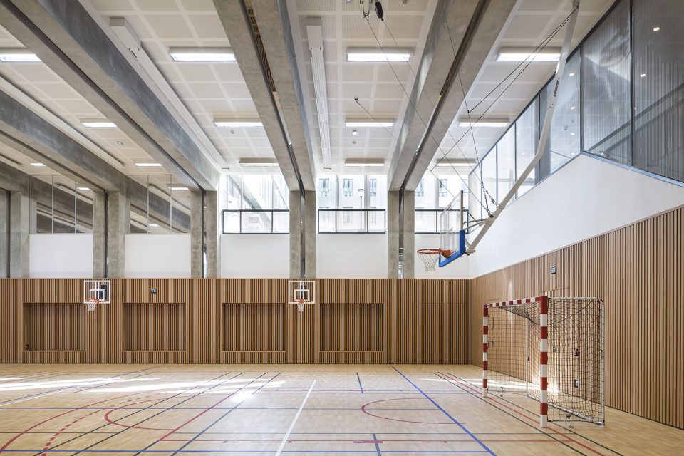 archimede offices and gymnasium in bercy by brenac gonzalez associes