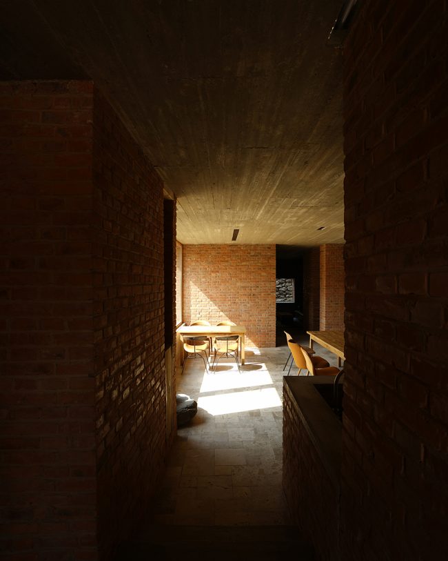 Courtyard House in the North Cashijiang by xian Architects
