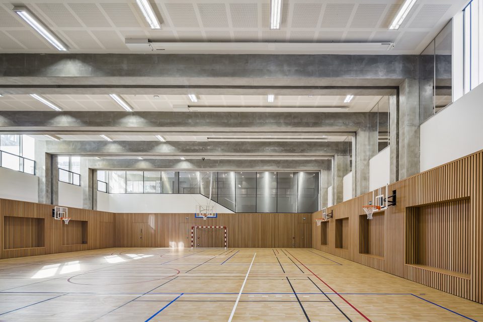 archimede offices and gymnasium in bercy by brenac gonzalez associes