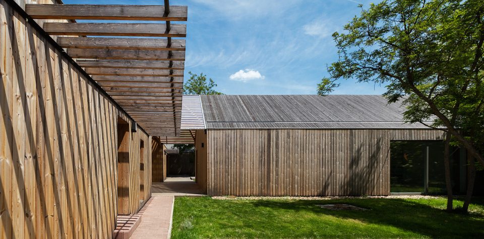 wooden house by András Varsányi Péter Pozsár Norbert Vas