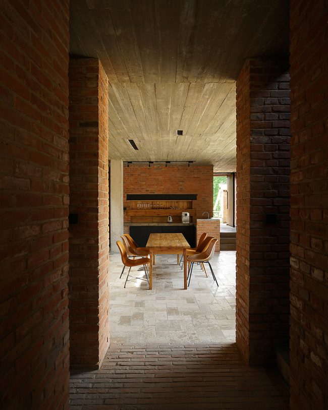 Courtyard House in the North Cashijiang by xian Architects