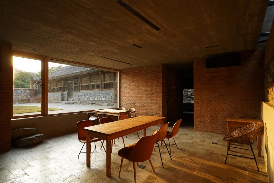 Courtyard House in the North Cashijiang by xian Architects