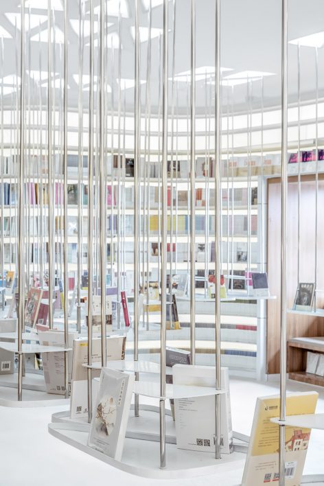 White Comedy of Xi’an Zhongshu Bookstore China by Wutopia Lab